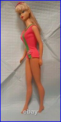 1968 BEAUTIFUL Blonde Standard Barbie #1190 Straight Leg