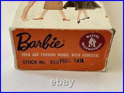 5 or 6 brunette ponytail with original box 1962 or 1963 BARBIE vintage