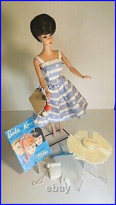 Barbie VINTAGE Brownette 1961 BUBBLECUT BARBIE Doll withSuburban Shopper Outfit