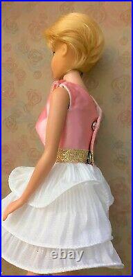 Beautiful Vintage Blonde Hair Fair Barbie on Standard Pink Body! GORGEOUS DOLL