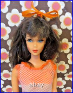 Gorgeous Vintage Brunette Twist N Turn TNT Barbie Doll Original Outfit