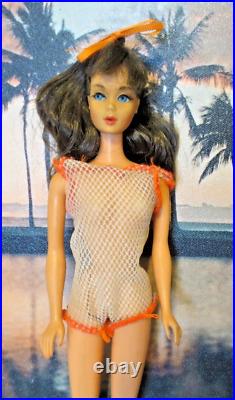 Gorgeous Vintage Brunette Twist N Turn TNT Barbie Doll Original Outfit