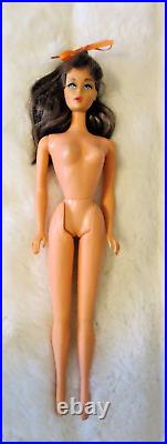 Gorgeous Vintage Brunette Twist N Turn TNT Barbie Doll Original Outfit