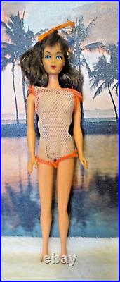 Gorgeous Vintage Brunette Twist N Turn TNT Barbie Doll Original Outfit