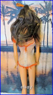 Gorgeous Vintage Brunette Twist N Turn TNT Barbie Doll Original Outfit