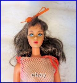 Gorgeous Vintage Brunette Twist N Turn TNT Barbie Doll Original Outfit