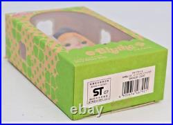 (NIB) Vintage 2007 petite Blythe Doll Bitsy Bug Hasbro Japan