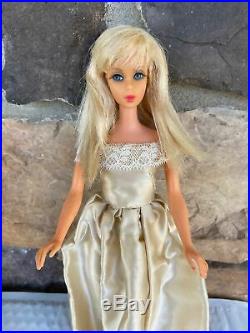 Pretty Vintage Platinum Blonde Twist'N Turn Barbie Doll 1966 Japan Mattel