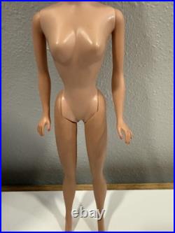 VINTAGE 1958 BUBBLE CUT BARBIE DOLL With1962 BLUE CASE & CLOTHES LOT