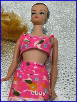 VTG 1962 FASHION QUEEN BARBIE withWigs, Earrings, Stand etc See Pics