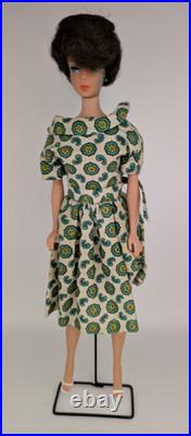 VTG Barbie Brunette Bubble Cut No. 850 1960s Original Doll withStand, Boxed