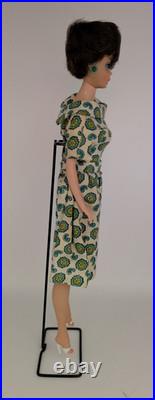 VTG Barbie Brunette Bubble Cut No. 850 1960s Original Doll withStand, Boxed