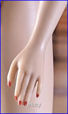 Vintage 1964 Platinum Blonde Swirl Ponytail Barbie Doll In Vintage Swimsuit Vintage 1964 Platinum Blonde Swirl Ponytail Barbie Doll In Vintage Swimsuit