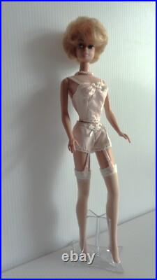 Vintage American Girl Side Part Bubblecut Barbie Doll 1958-59 European W box Vintage American Girl Side Part Bubblecut Barbie Doll 1958-59 European W box