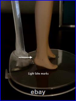 Vintage Barbie 1967 Casey MOD Doll #1180 Brunette Withswimsuit and earrings