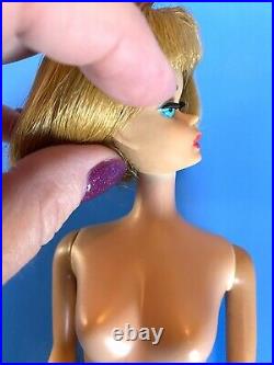 Vintage Barbie Ash Blonde American Girl Doll Complete in Original Box #1070
