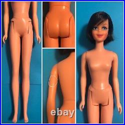 Vintage Barbie Twist N Turn TNT BEND LEG CASEY Doll #1180 w Box