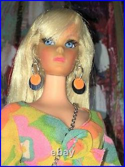 Vintage Barbie Twist n' Turn Platinum Blonde