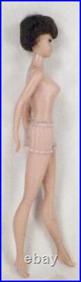 Vintage Bubblecut Barbie Mattel #850 Raven Hair Coral Lips Nice Condition