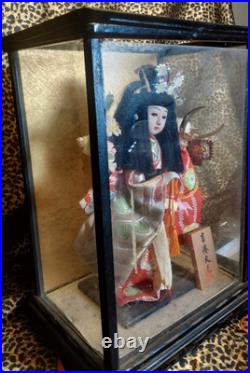 Vintage Japanese Geisha Doll 9 Tall in Glass Case Vintage Japanese Geisha Doll 9 Tall in Glass Case