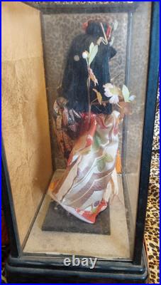 Vintage Japanese Geisha Doll 9 Tall in Glass Case Vintage Japanese Geisha Doll 9 Tall in Glass Case