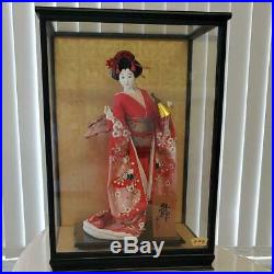 Vintage Japanese Geisha doll in Kimono 17 on wooden base in glass case 21