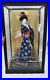 Vintage_Japanese_Geisha_doll_in_Kimono_17_on_wooden_base_in_glass_case_21_01_iqoi
