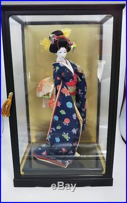 Vintage Japanese Geisha doll in Kimono 17 on wooden base in glass case 21