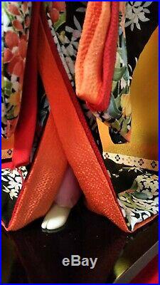 Vintage Japanese Geisha doll in Kimono 23 on wooden base Antiques 30-40years