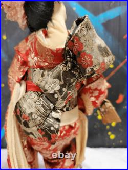 Vintage Japanese Giesha Kimono Doll With Fan 18