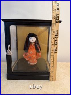 Vintage Japanese Kimekomi Geisha Doll in Glass Display Case Vintage Japanese Kimekomi Geisha Doll in Glass Display Case