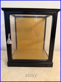 Vintage Japanese Kimekomi Geisha Doll in Glass Display Case Vintage Japanese Kimekomi Geisha Doll in Glass Display Case