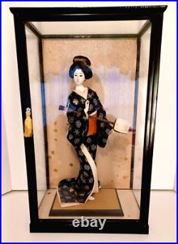 Vintage Japanese Large Geisha Doll withShamisen in Glass Case, 17.5 in Vintage Japanese Large Geisha Doll withShamisen in Glass Case, 17.5 in
