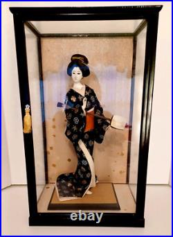 Vintage Japanese Large Geisha Doll withShamisen in Glass Case, 17.5 in Vintage Japanese Large Geisha Doll withShamisen in Glass Case, 17.5 in