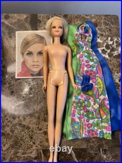 Vintage TWIGGY Doll 1967 Japan #1185 Blonde Hair & Outfit