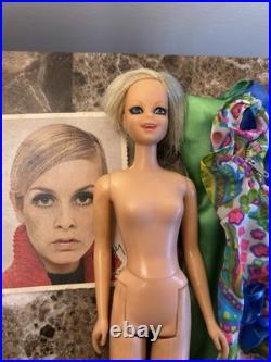 Vintage TWIGGY Doll 1967 Japan #1185 Blonde Hair & Outfit