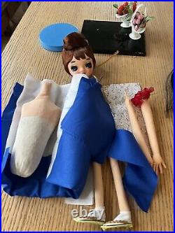 Yoshitoku Vintage 1960s Japanese Anime Big Eye Mod Fashion Doll Kits New